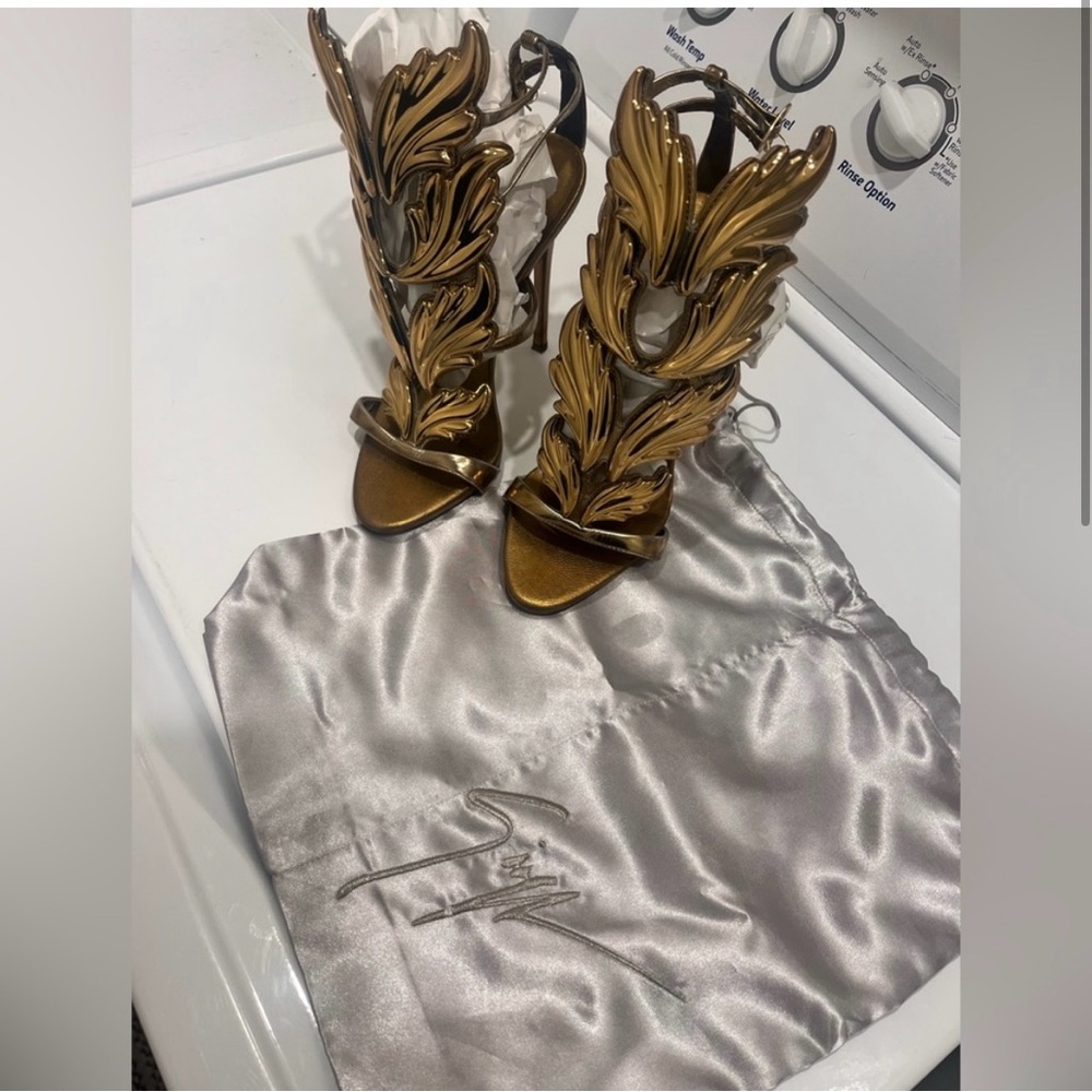 Gold Leaf Design Heels